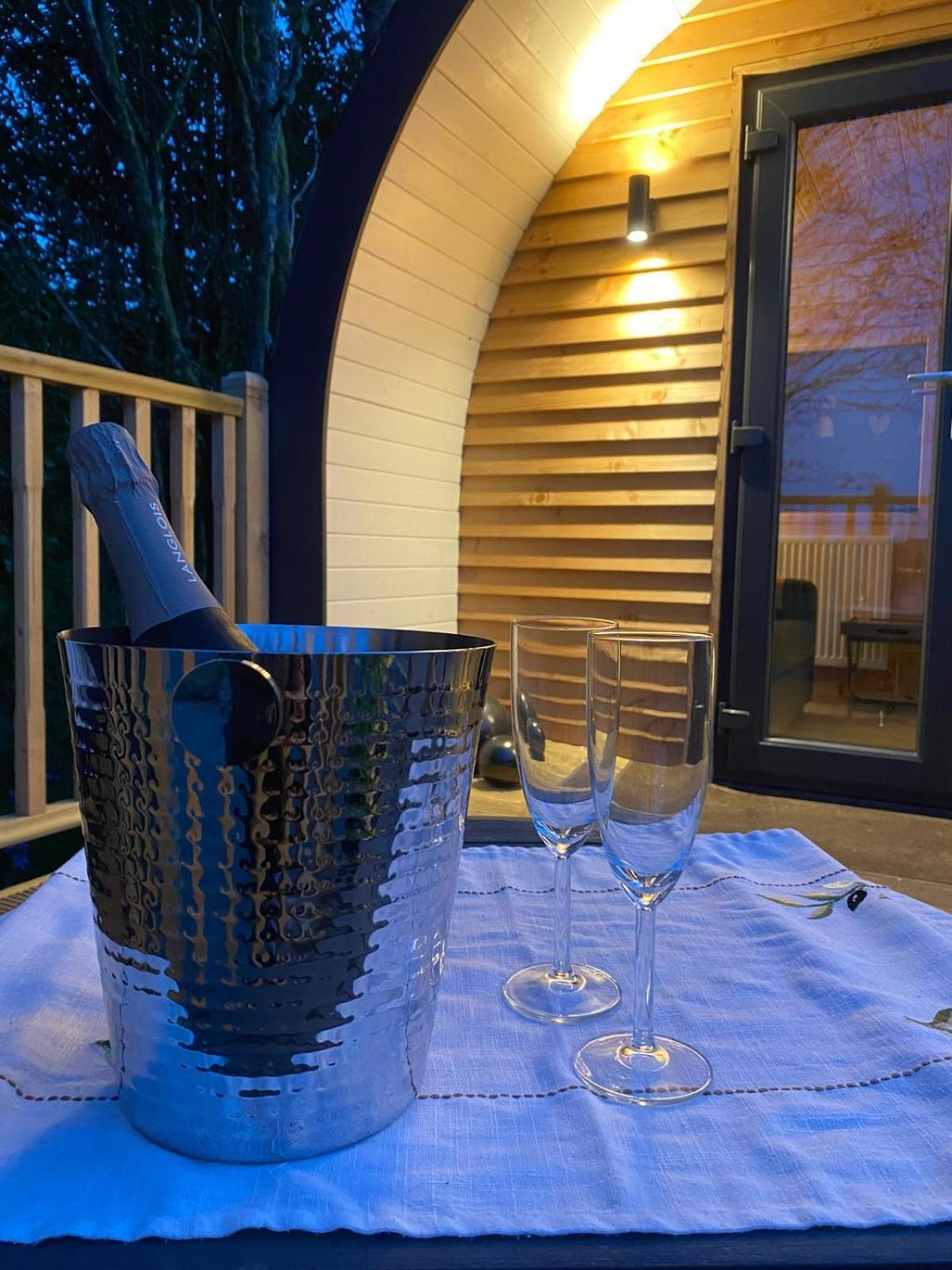 Campsie Luxury Pods With Hot Tub Hotel Glasgow Luaran gambar
